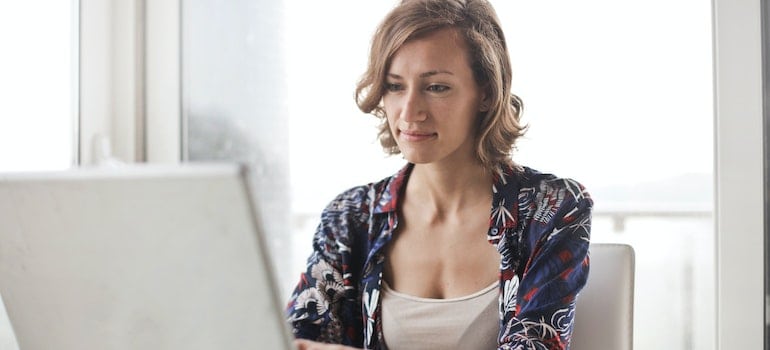 picture of woman finding out How to Prepare for Your Move from Burke to Annandale