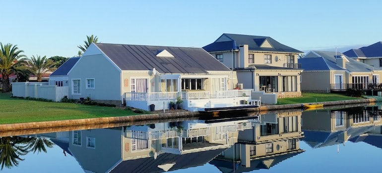 houses by the lake