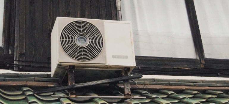 Picture of an air conditioner unit that helps make your summer relocation efficient