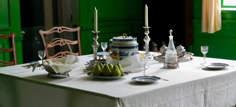 one of the rooms with green walls and elegant dining room setting in George Washington's plantation one can live near after moving from McLean to Mount Vernon