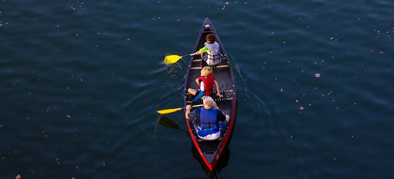 two people in a canoe doing one of the things to do in your free time in Lorton