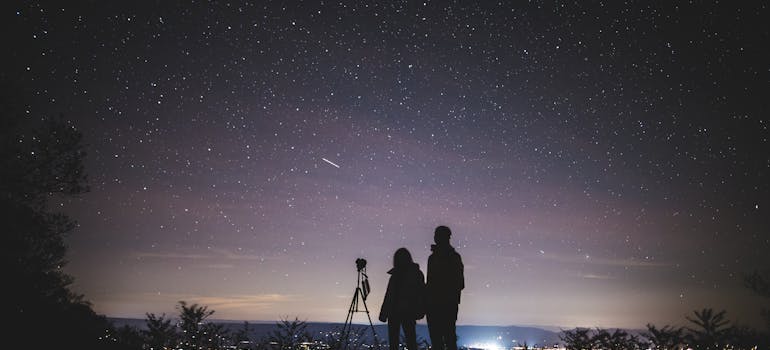 two people looking at the stars, which is one of the date night ideas after moving to Lorton VA