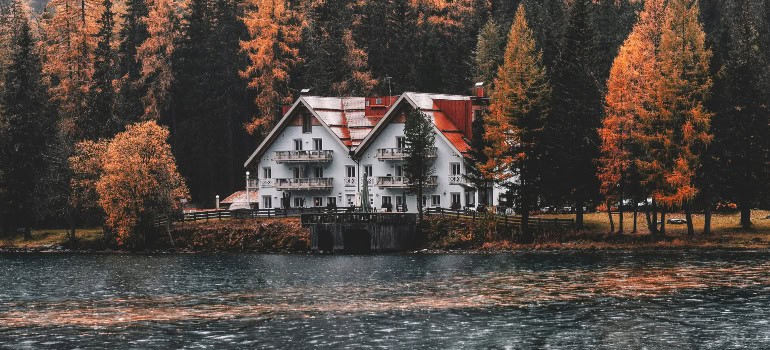 a house by the lake at one of the top locations in Northern VA to build a house