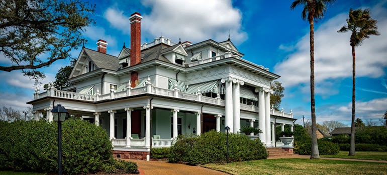 a luxury house at one of the top locations in Northern VA to build a house